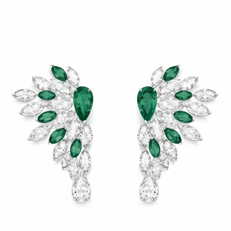 أقراط من بياجيه Piaget