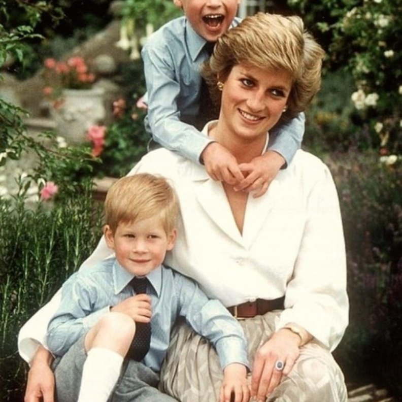 باب سري في قصر كنسينغتون.. أسرار جديدة في طفولة الأميرين ويليام وهاري