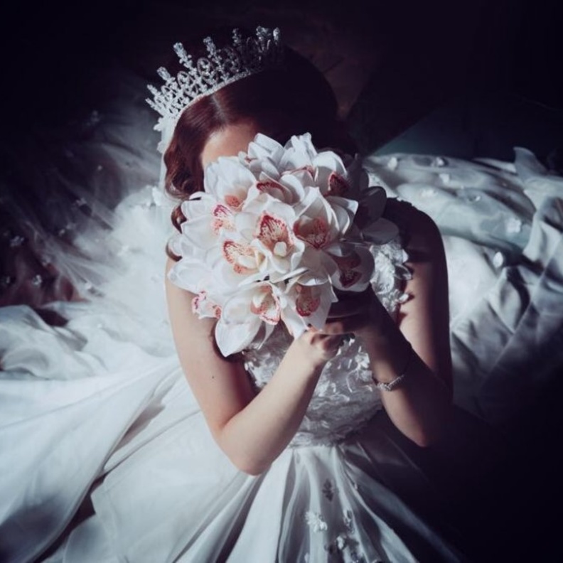 تصوير عروس بكاميرا المصورة لطيفه العوفي