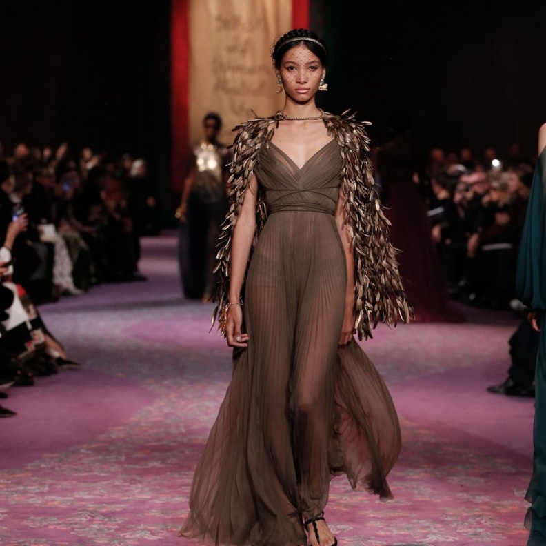  فستان من شانيل