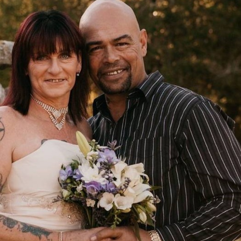 عروس قررت الزواج بعد استسلامها للسرطان