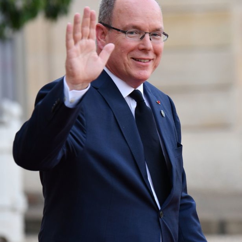 من هو أمير موناكو وكم تقدر ثروته؟