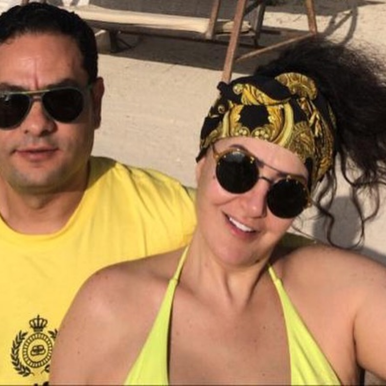 غادة عبد الرازق وزوجها في شهر العسل