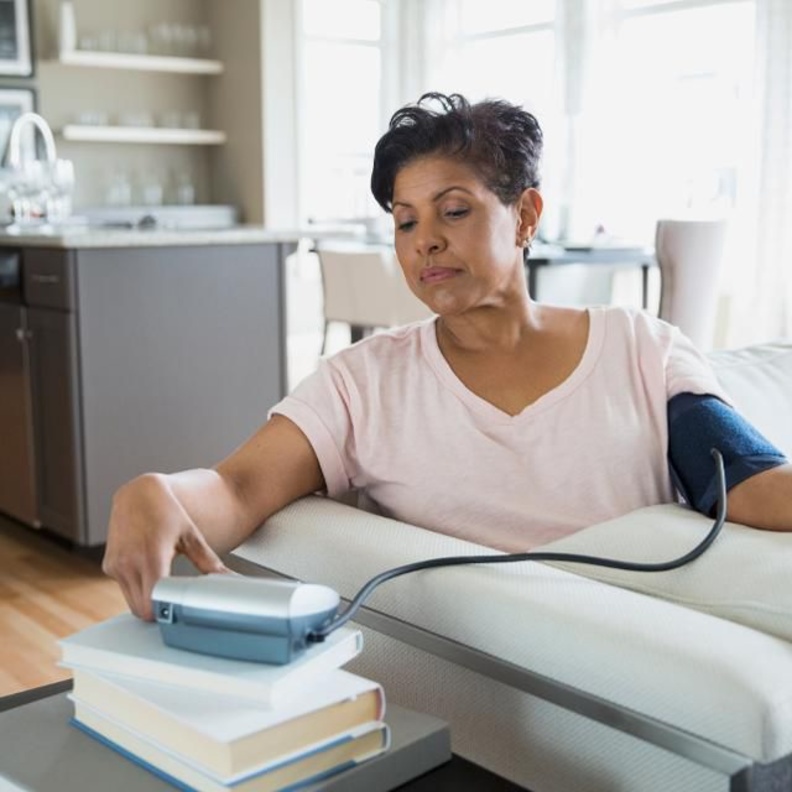 مراقبة تطور الأعراض مهم أثناء العزل المنزلي