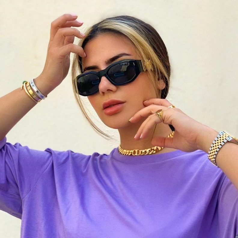 ديما الأسدي تستوحي صيحة الخصل الشقراء من كايلي جينر