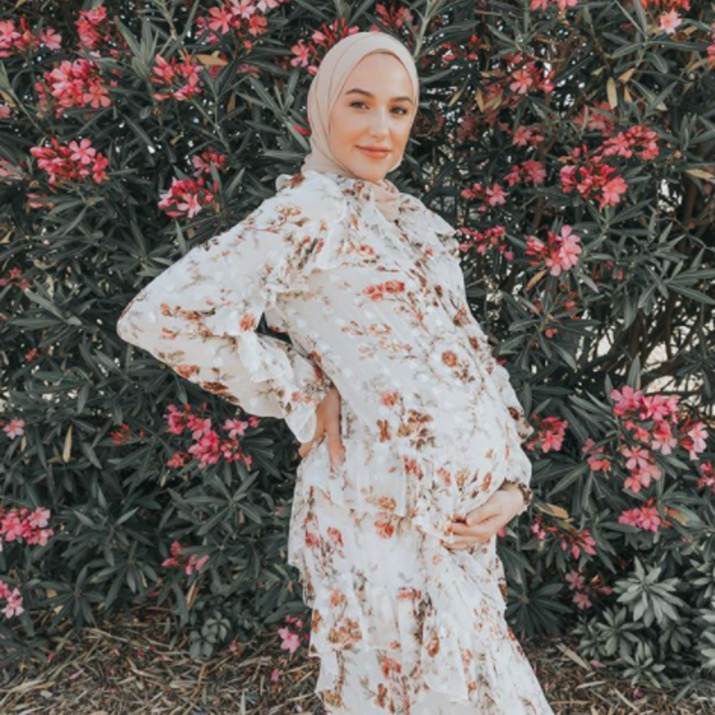  فستان مور اعتمدته لينا صنوبر