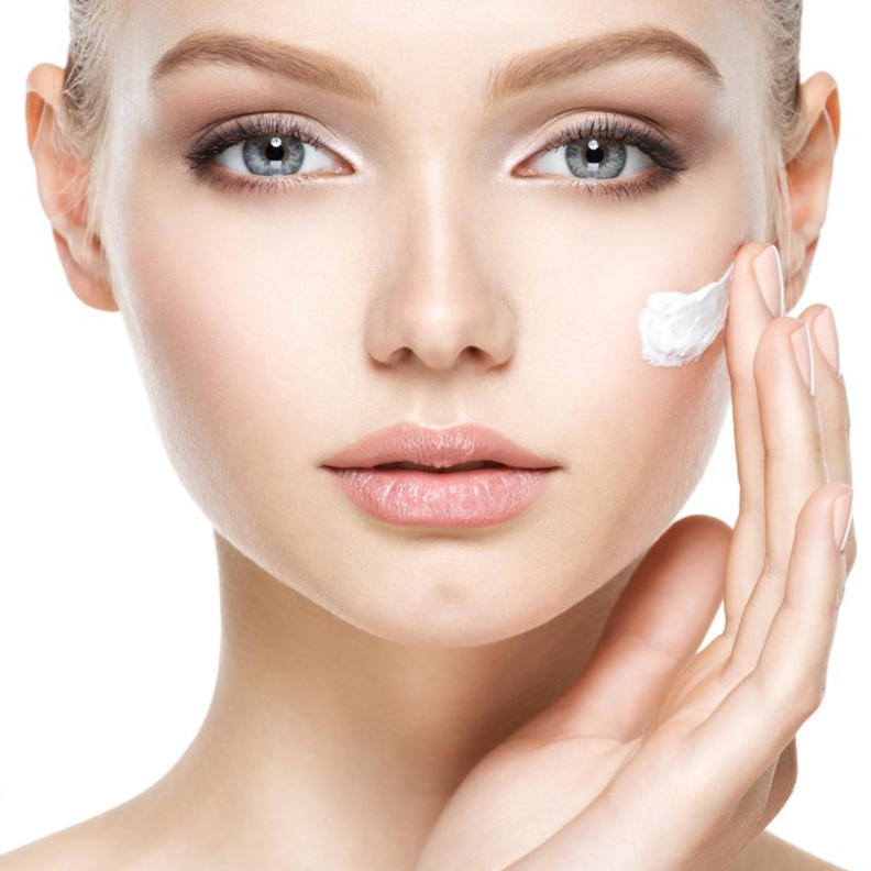 فوائد كريم النشا لتفتيح البشرة وطريقة استخدامه في الحجر المنزلي