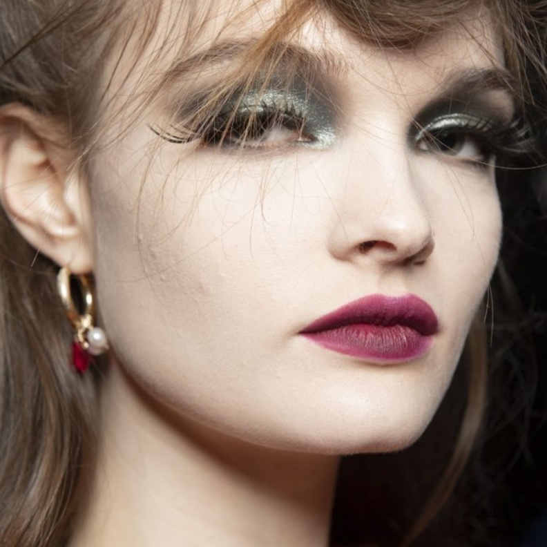 اجدد الوان احمر شفاه مات بتدرجات بنفسجية من دار Anna Sui