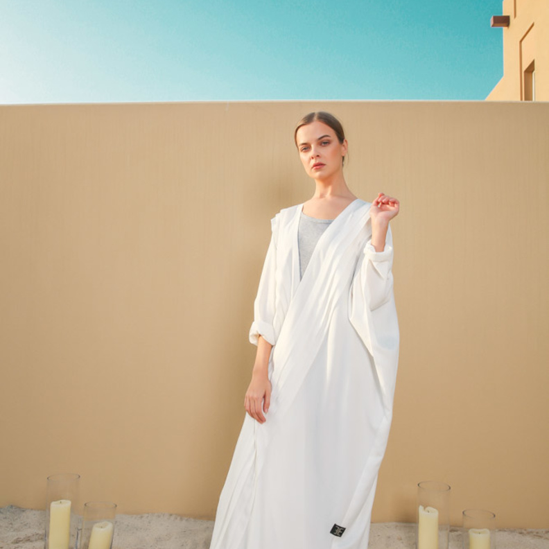  ستايل شبابي وعصري بعباية جذابة وبسيطة من تصميم By Sak