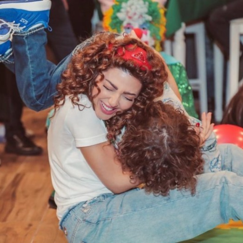 ميريام فارس وابنها