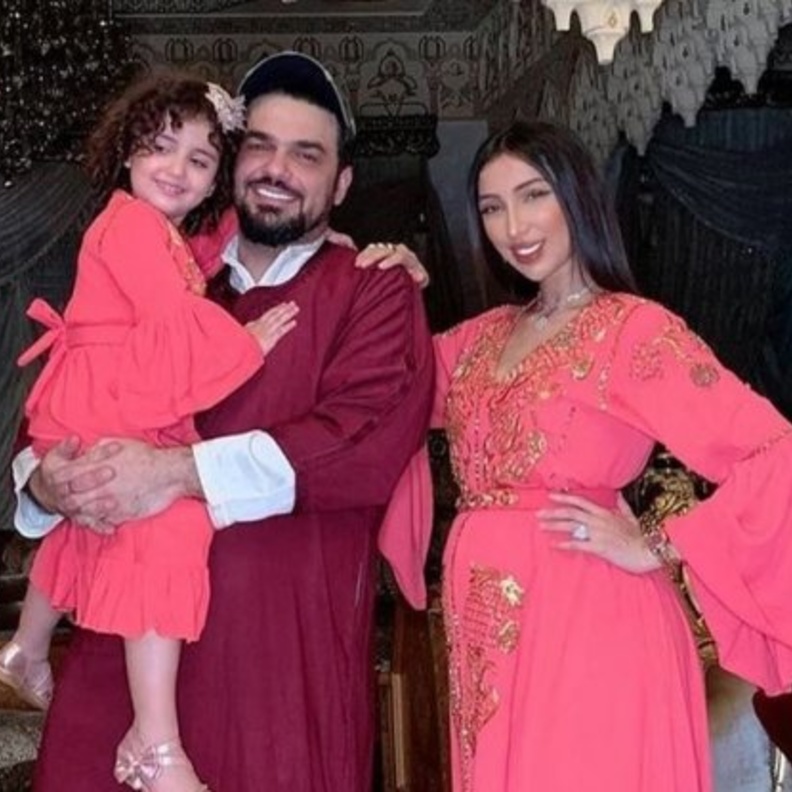 دنيا بطمة وزوجها وابنتهما غزل