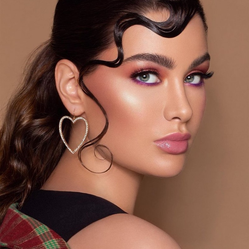 مكياج ملون بأسلوب روان بن حسين