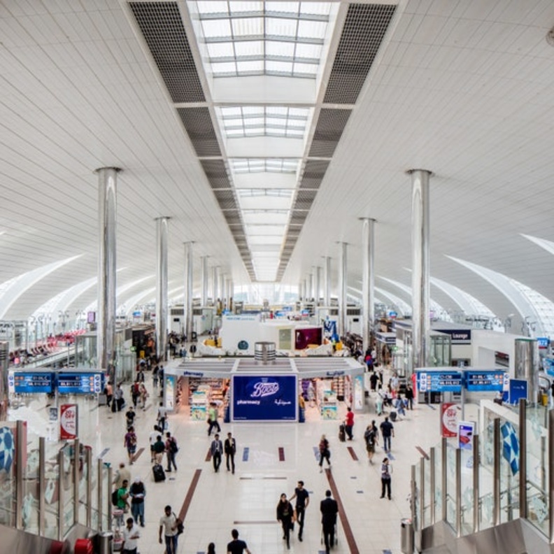 دبي تعتمد إجراءات سفر المواطنين والمقيمين والزائرين باشتراطات محددة