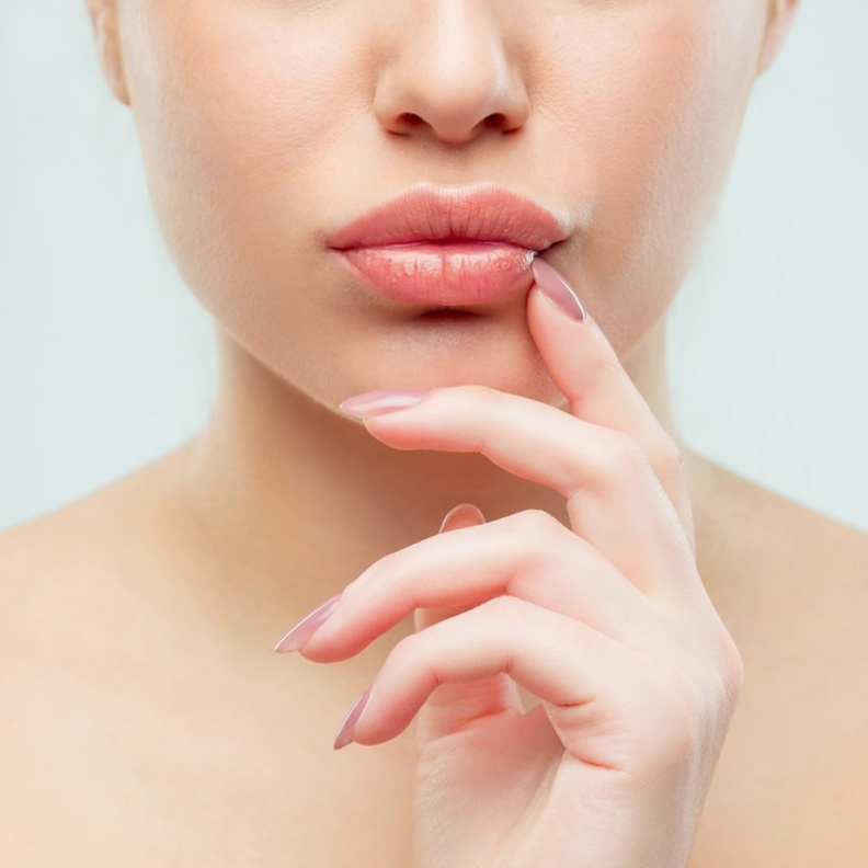 الشمس تضر الشفتين وتسبب الحروق