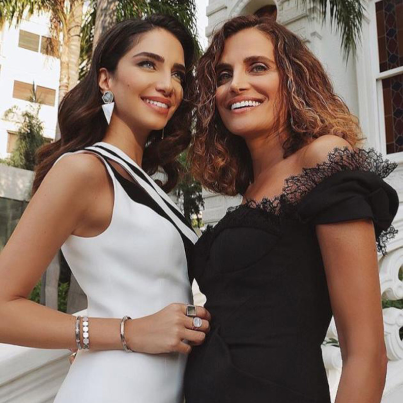 الشبه كبير بين جيسيكا قهواتي ووالدتها ريتا في الشكل والاطلالات