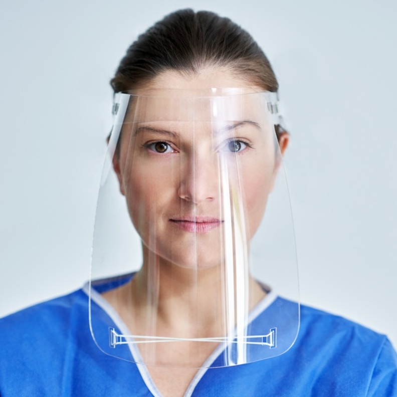 الواقي البلاستيكي لا يغني عن الكمامة للحماية من فيروس كورونا