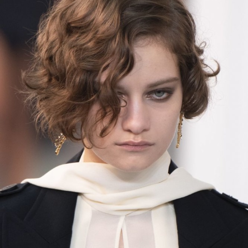 تسريحات شعر فير عريض للشعر القصير من Chloe