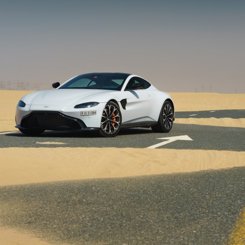  Aston Martin Vantage Coupe