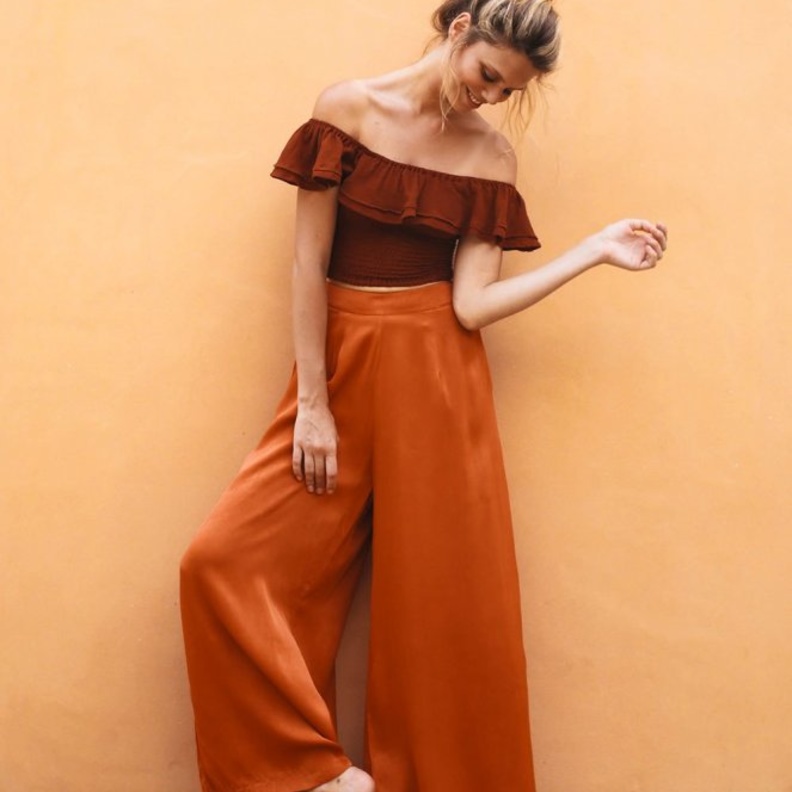  كروب توب وسروال عريض بألوان متناغمة وأسلوب شبابي بسيط