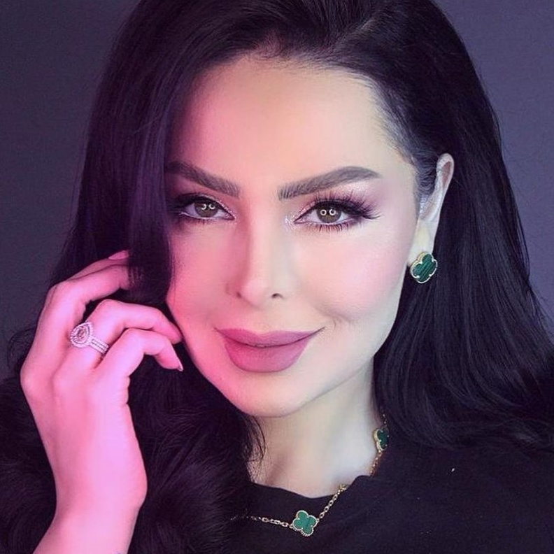 ديانا كرزون وشقيقتها 