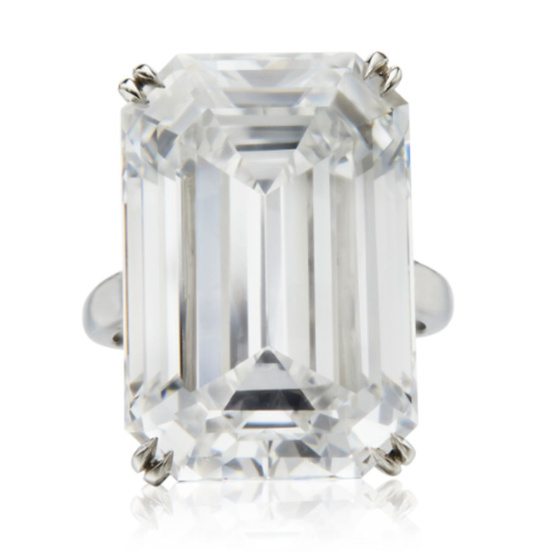 حجر ماس أبيض بحجم 28