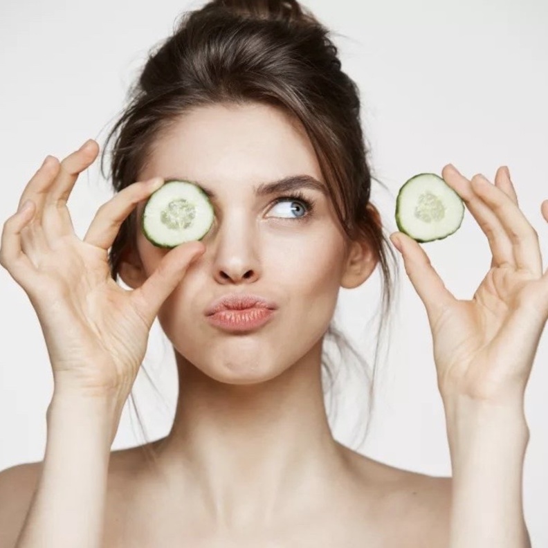  استخدمي الخيار لتقليص مسامات البشلرة الدهنية