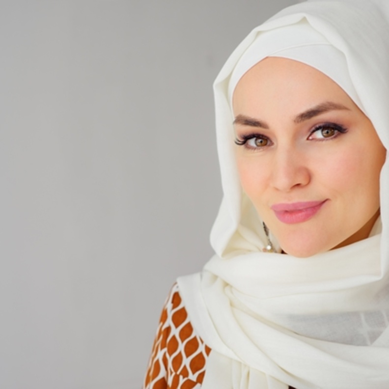 كيف أكون جميلة وجذابة بالحجاب