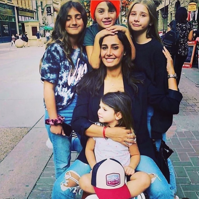 حلا شيحة وابنائها