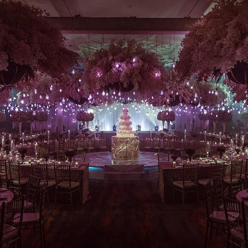  لكل ثيم زفاف قاعته الخاصة به