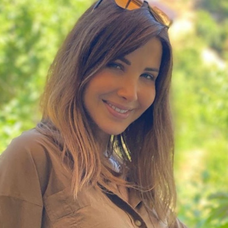 طريقة وضع مكياج ناعم يناسب اللون الزيتي مستوحى من احدث اطلالات نانسي عجرم