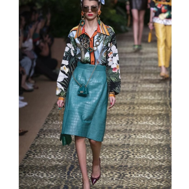 افكار تنسيق القمصان المزخرفة مع التنانير من Dolce&Gabbana