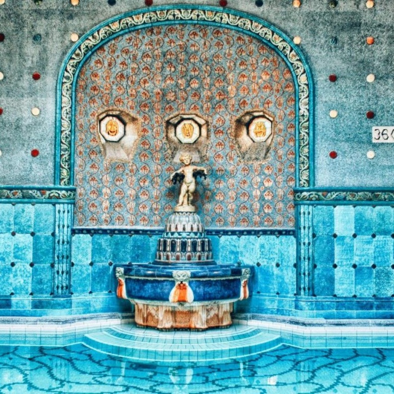 حمام جيليرت الحراري Gellért Thermal Bath بواسطة Joachim Lesne