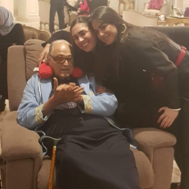 شهد رمزي وصديقتها وصالح كامل