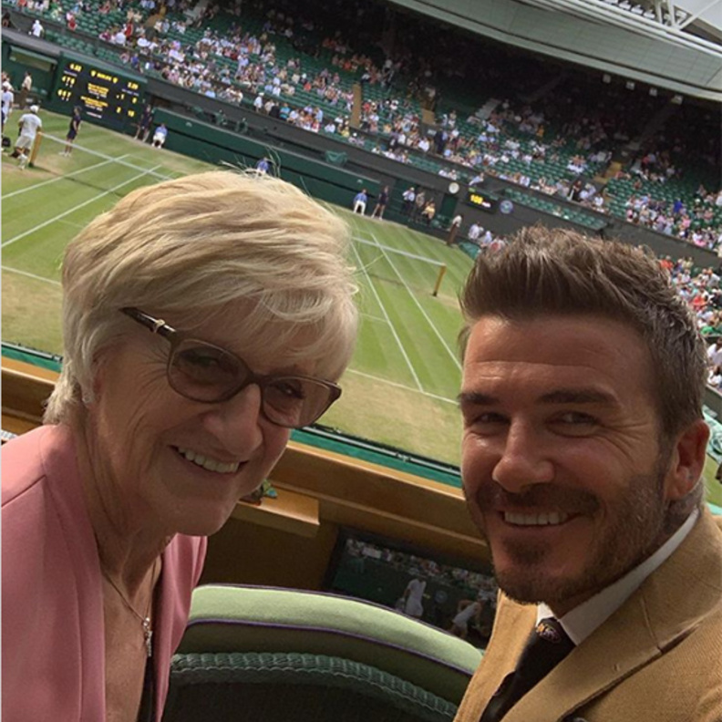 ديفيد بيكهام ووالدته