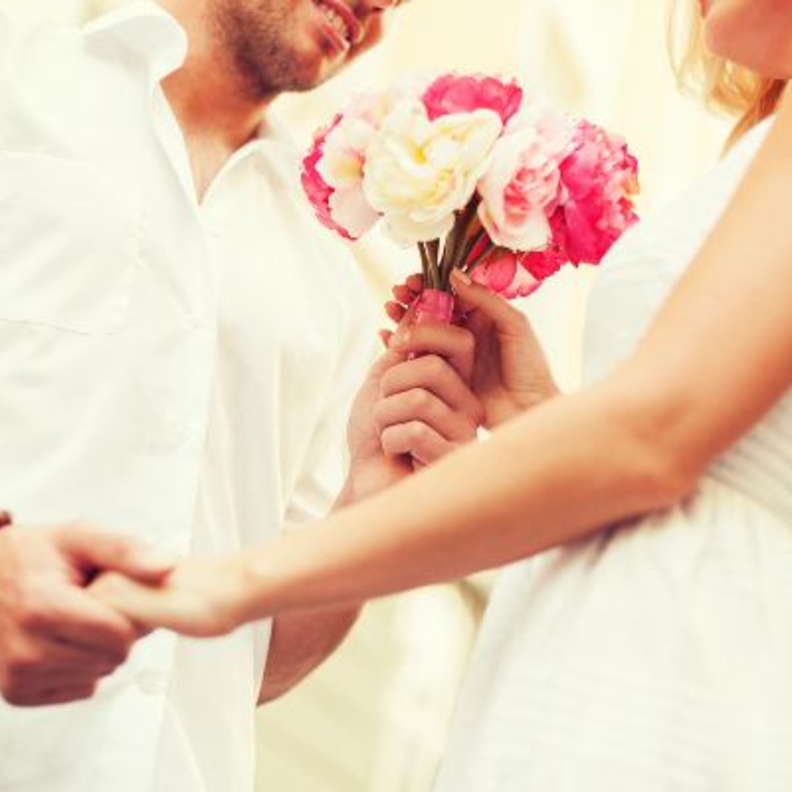 أفكار لاستقبال الزوج العائد من السفر في زمن الكورونا