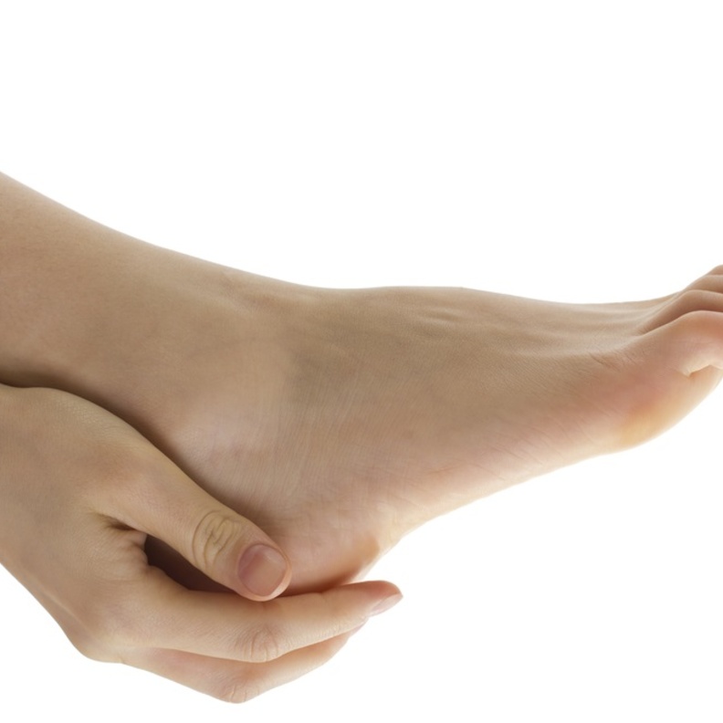 7 نصائح لتخفيف آلام أسفل القدم