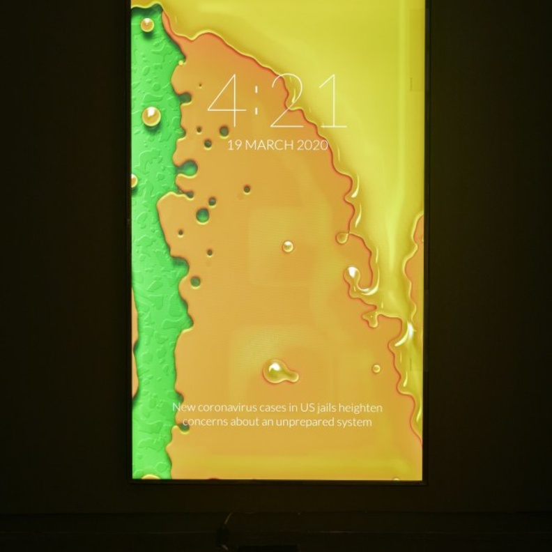 معرض "الفن في زمن القلق" في ساحة المريجة في الشارقة