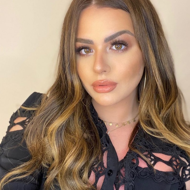  طريقة عمل كونتور للوجه باسلوب مكياج هنادي مهنا في أحدث صور لها على انستقرام