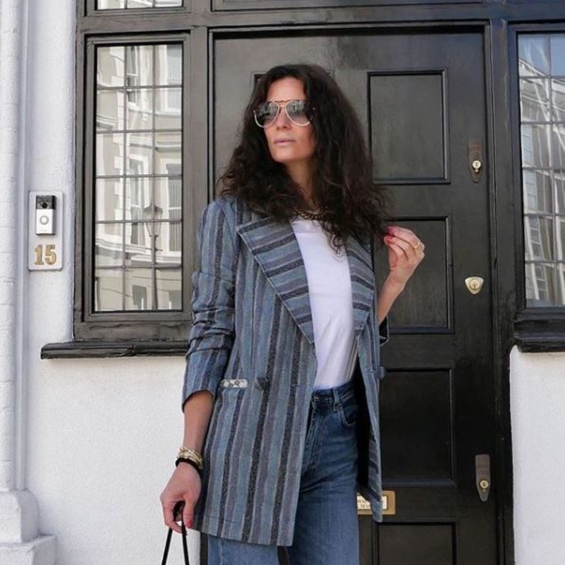  المشد او الكورسيه يساعدك على اخفاء البطن البارز بطريقة سرية تحت الملابس