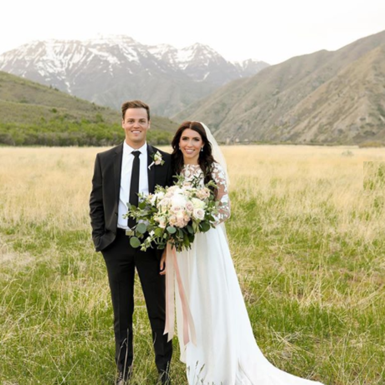 زواج جوش اوزموند في إطار حفل زفاف ضيق بسبب كورونا