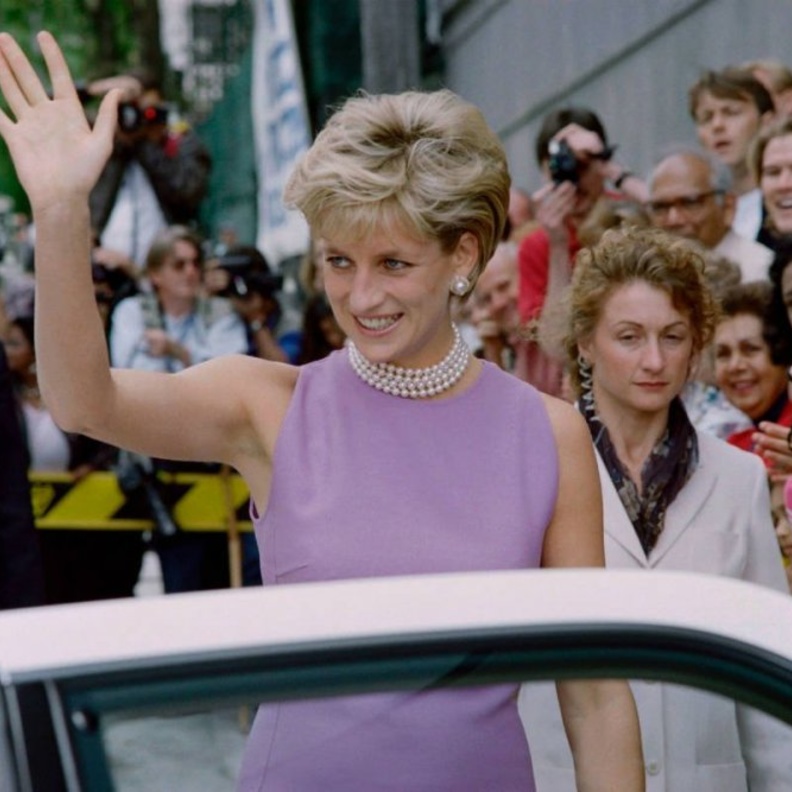 كيف كانت الأميرة ديانا نقطة تحول في علاقة الشعب بالعائلة المالكة البريطانية؟