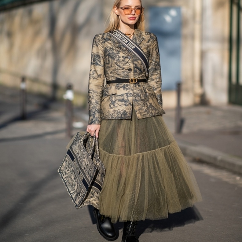  نسّقي الحزام مع إطلالتك لتحددي قوامك