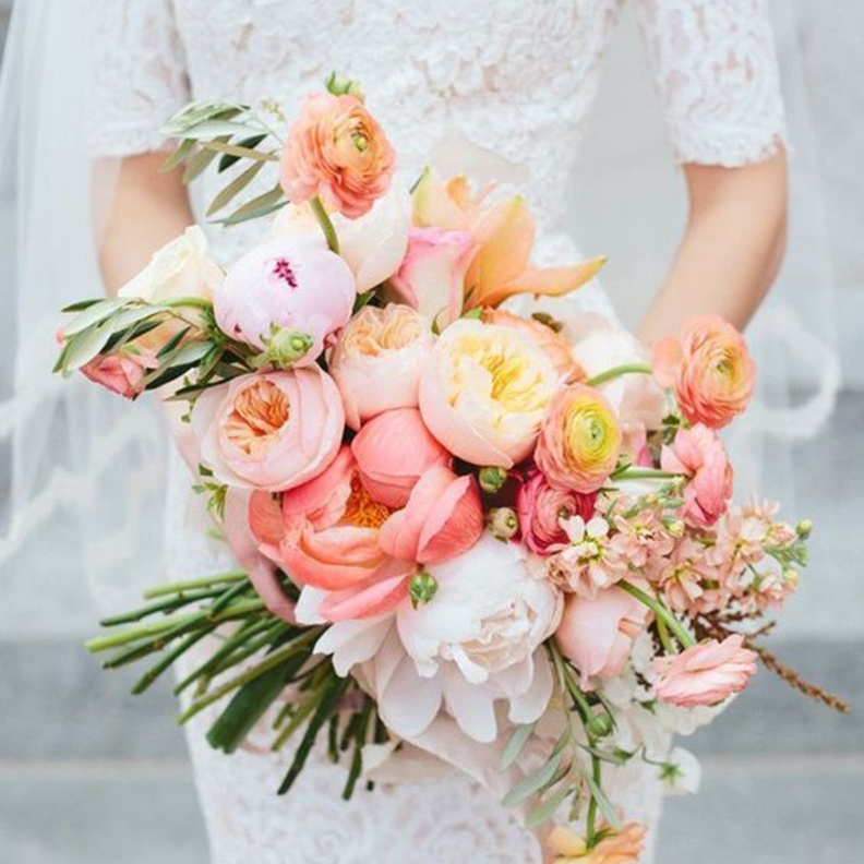  انتقي الورود لباقة زفافك من الوان الصيف المبهجة