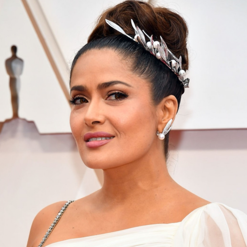 احدث صيحات اكسسوارات الشعر الجانبية مستوحاة من اطلالات سلمى حايك