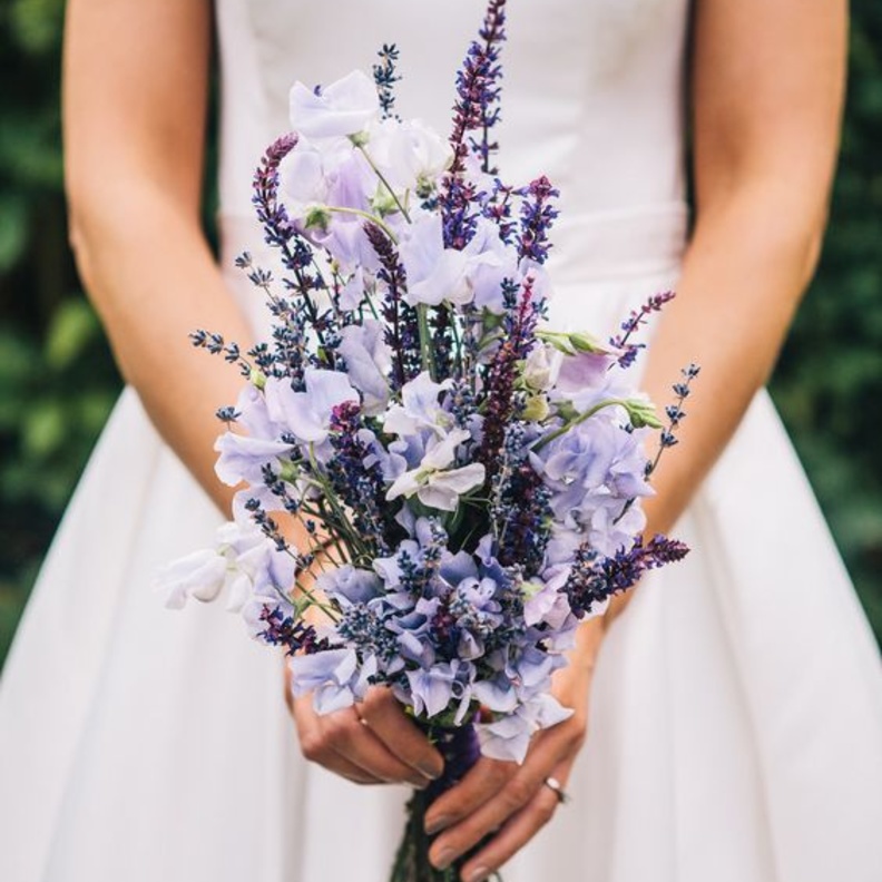 زهرة الخزامى في بوكيه حفل الزفاف