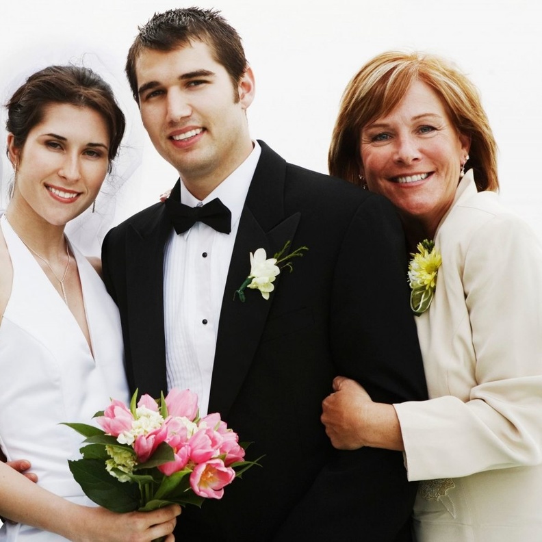  لا تجعليها تشعر بأنك تسرقي ابنها منها