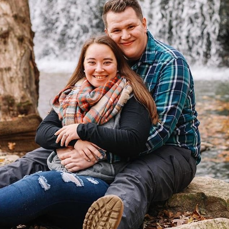  العروس راشيل تايلور وعريسها كالفين تايلور