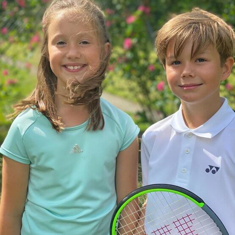 الأميرة ماري تنشر صورة جديدة لطفليها التوأم أثناء ممارستهم لرياضة التنس