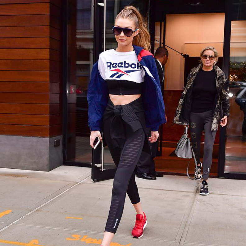 اطلالة عصرية رياضية نسقتها جيجي حديد