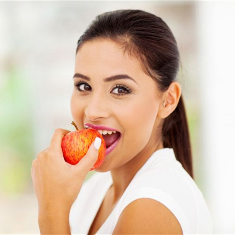 أطعمة مفيدة للأسنان وأخرى ضارة